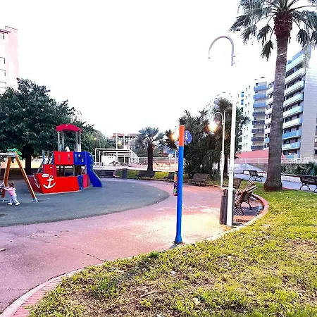Small Lux Beachcity Close To The River,metro And Parking Apartamento