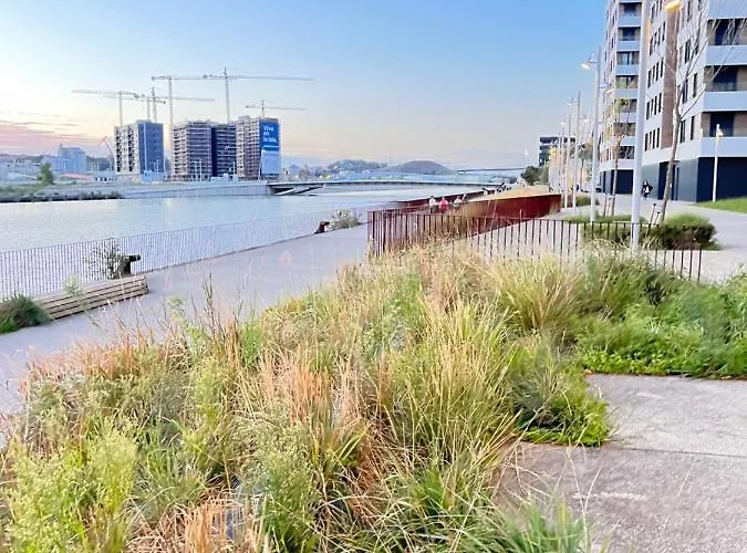 Small Lux Beachcity Close To Metro Apartament Bilbao