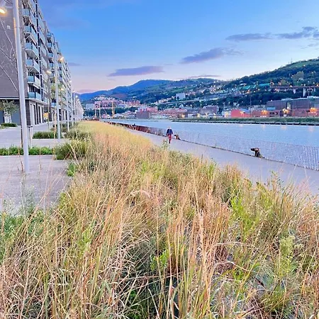 Small Lux Beachcity Close To Metro *